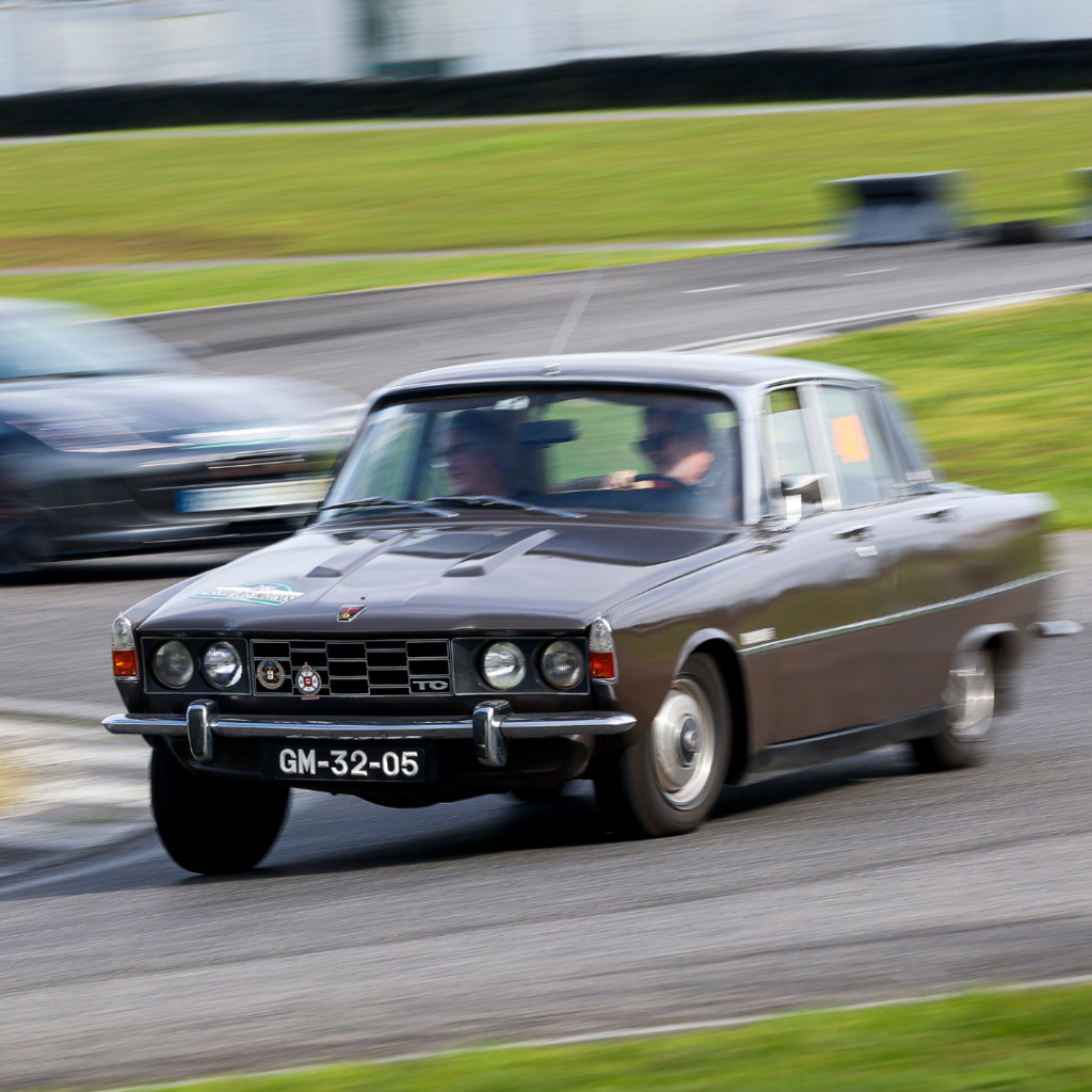 Passeio dos Ingleses Carros Classicos Campera